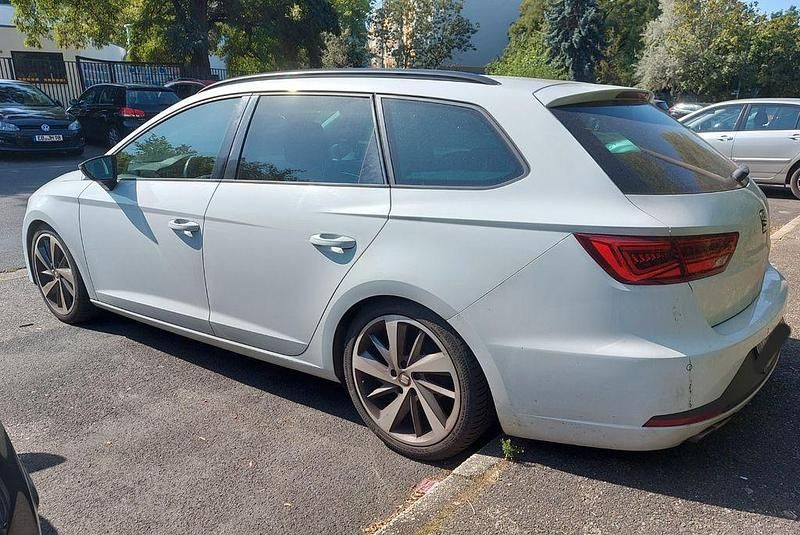 Weiß Gebraucht 2016 Seat Leon ST FR Kombi | 12.500 € (Fairer Preis) - Bild 1/4