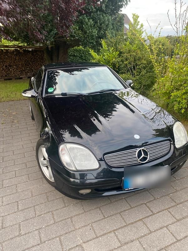 Schwarz Gebraucht 2001 Mercedes SLK200 Cabrio | 3.199 € (Fairer Preis) - Bild 1/4