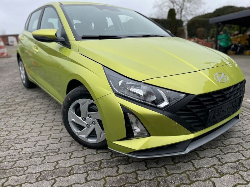 Gelb Gebraucht 2024 Hyundai i20 Limousine | 15.499 € (Superpreis) - Bild 1/4