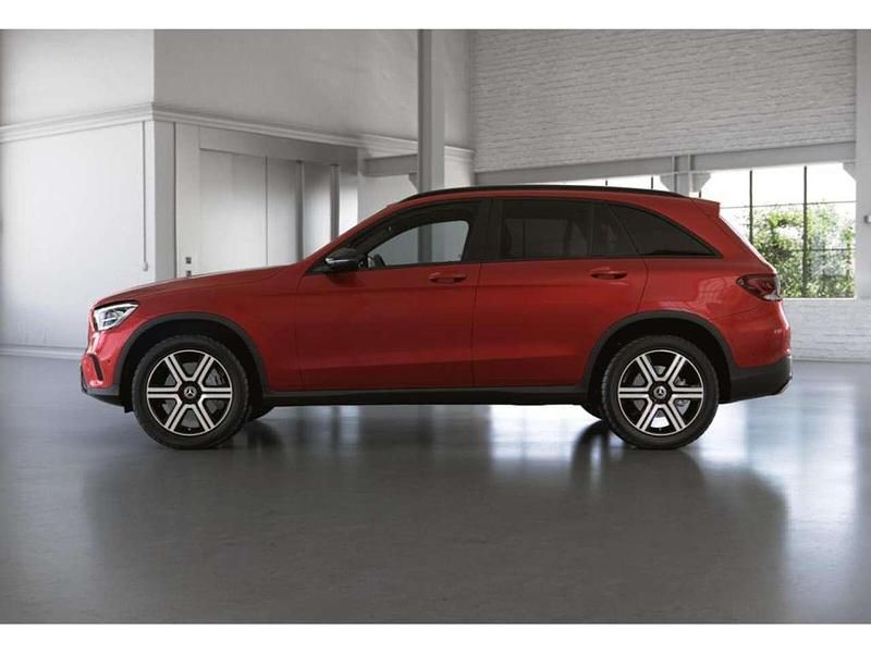 Gebraucht Mercedes GLC300e Night 194 PS (142 kW) 2022 Designo hyazinthrot SUV