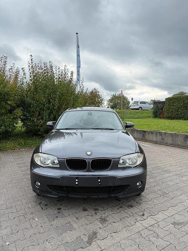 Grau Gebraucht 2005 BMW 118 Kleinwagen | 1.600 € (Guter Preis) - Bild 1/4