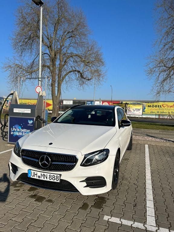 Gebraucht Mercedes E220 AMG line 194 PS (142 kW) 2017 Weiß Limousine