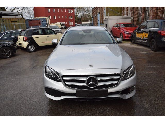 Gebraucht Mercedes E220 Avantgarde 194 PS (142 kW) 2018 Silber metallic Kombi