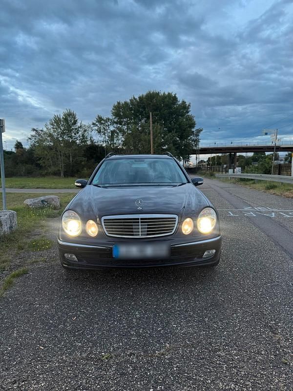 Blau Gebraucht 2003 Mercedes E320 Avantgarde Kombi | 5.000 € (Teuer) - Bild 1/3