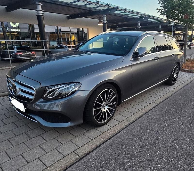 Grau Gebraucht 2018 Mercedes E300 Kombi | 19.300 € (Fairer Preis) - Bild 1/4