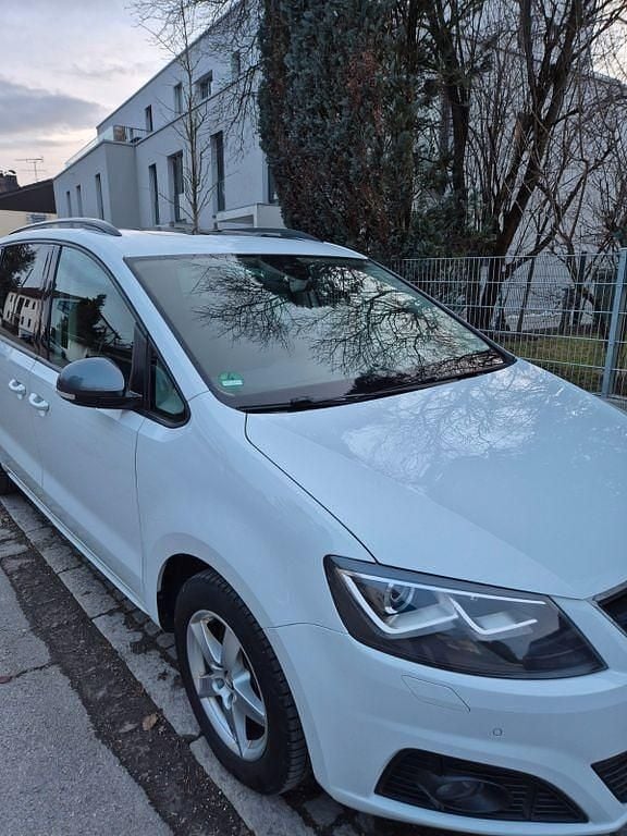 Weiß Gebraucht 2017 Seat Alhambra CONNECT Van / Kleinbus | 20.600 € (Fairer Preis) - Bild 1/4