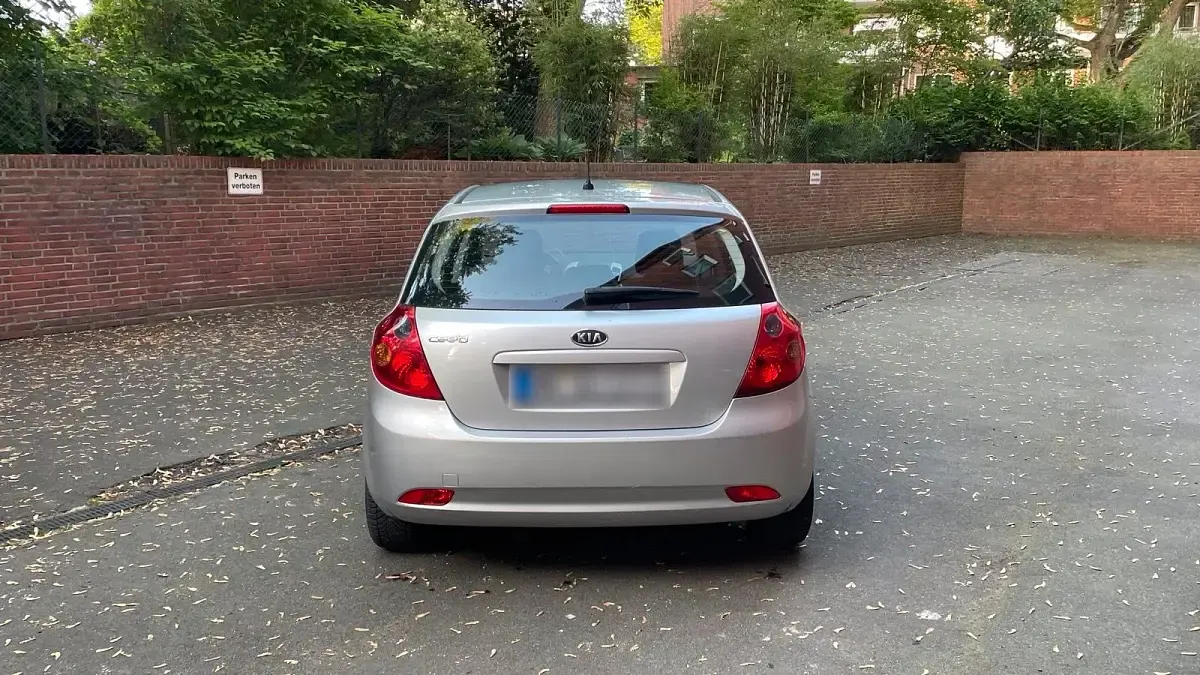 Gebraucht Kia Ceed 150 PS (110 kW) 2007 Silber Kleinwagen