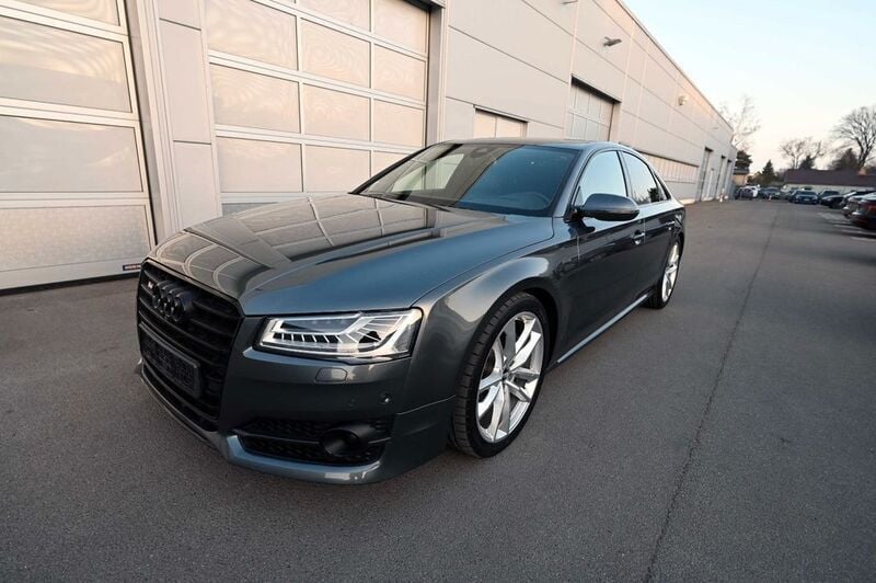 Grau Gebraucht 2017 Audi S8 plus Sport Limousine | 42.111 € (Superpreis) - Bild 1/4