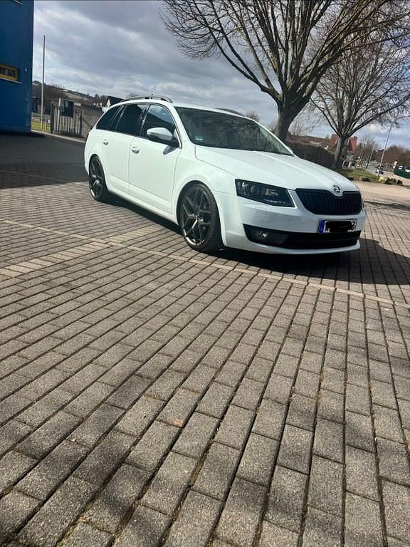 Gebraucht Skoda Octavia Joy 110 PS (80 kW) 2016 Weiß Kleinwagen