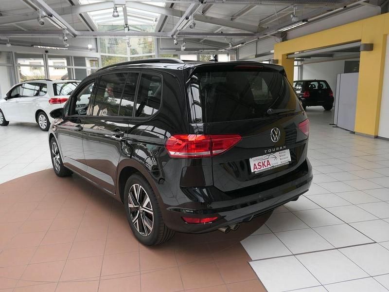 Gebraucht VW Touran 150 PS (110 kW) 2024 Schwarz Van / Kleinbus
