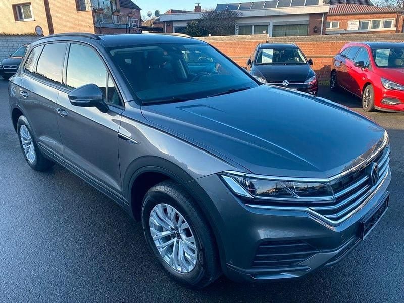 Grau Gebraucht 2022 VW Touareg SUV | 42.900 € (Superpreis) - Bild 1/4
