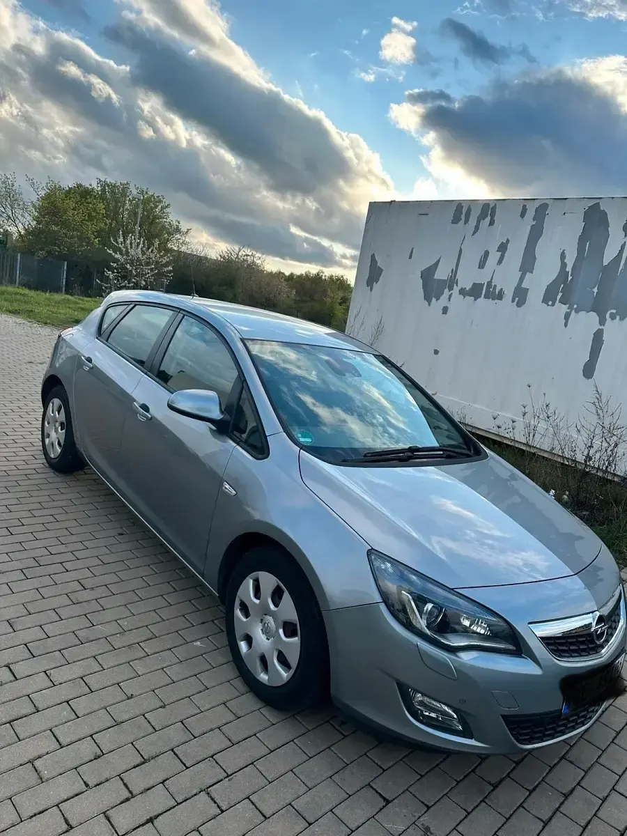 Brugt Opel Astra 121 HK (88 kW) 2010 Sølv Hatchback