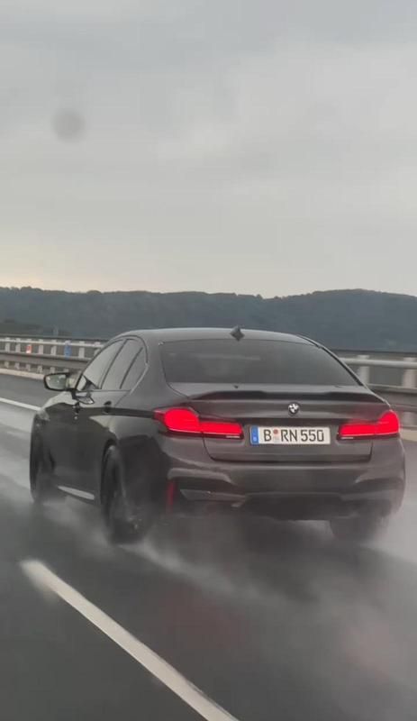 Schwarz Gebraucht 2017 BMW M550 M Sport Limousine | 28.999 € (Fairer Preis) - Bild 1/4