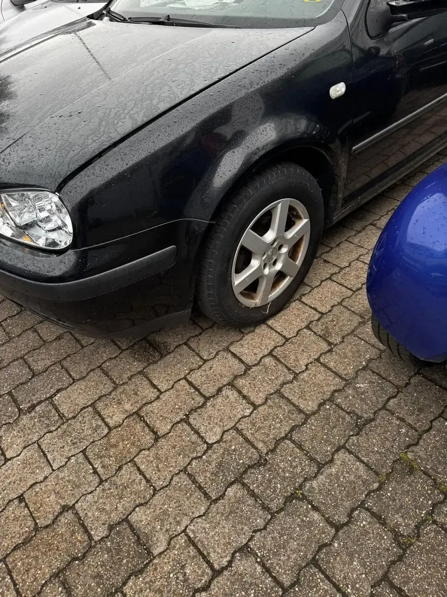 Gebraucht VW Golf IV 74 PS (54 kW) 2003 Schwarz Kleinwagen