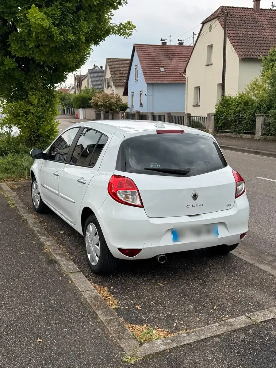 Gebraucht Renault Clio III 90 PS (66 kW) 2011 Weiß Kleinwagen