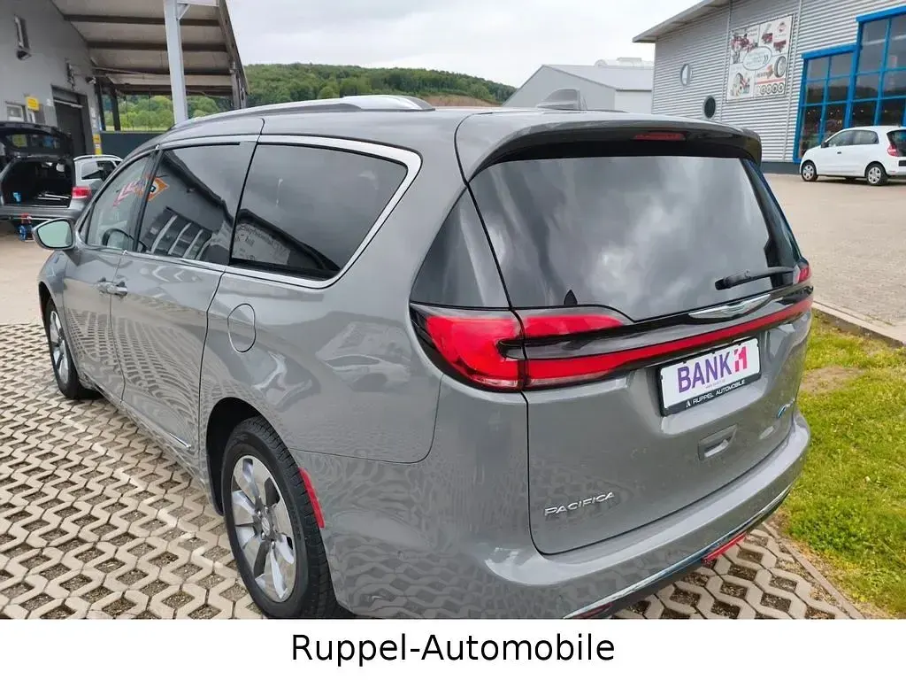 Gebraucht Chrysler Pacifica Limited 291 PS (214 kW) 2021 Grau Van