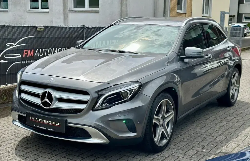 Gebraucht Mercedes GLA200 Urban 136 PS (100 kW) 2014 Grau SUV
