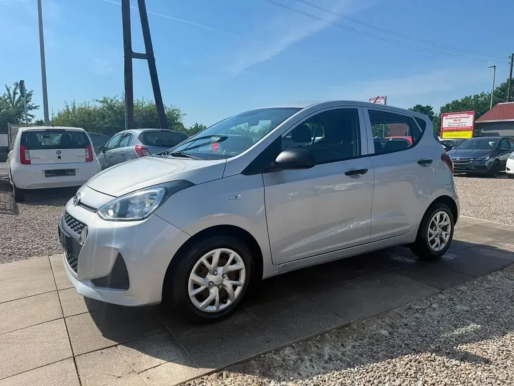 Gebraucht Hyundai i10 Sport 67 PS (49 kW) 2016 Sleek silver Kleinwagen