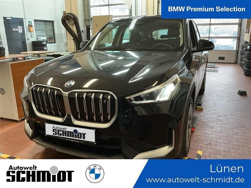 Schwarz uni Gebraucht 2023 BMW iX1 SUV | 34.190 € (Superpreis) - Bild 1/3