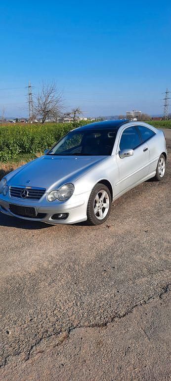 Silber Gebraucht 2004 Mercedes C200 Coupé | 2.950 € (Guter Preis) - Bild 1/4