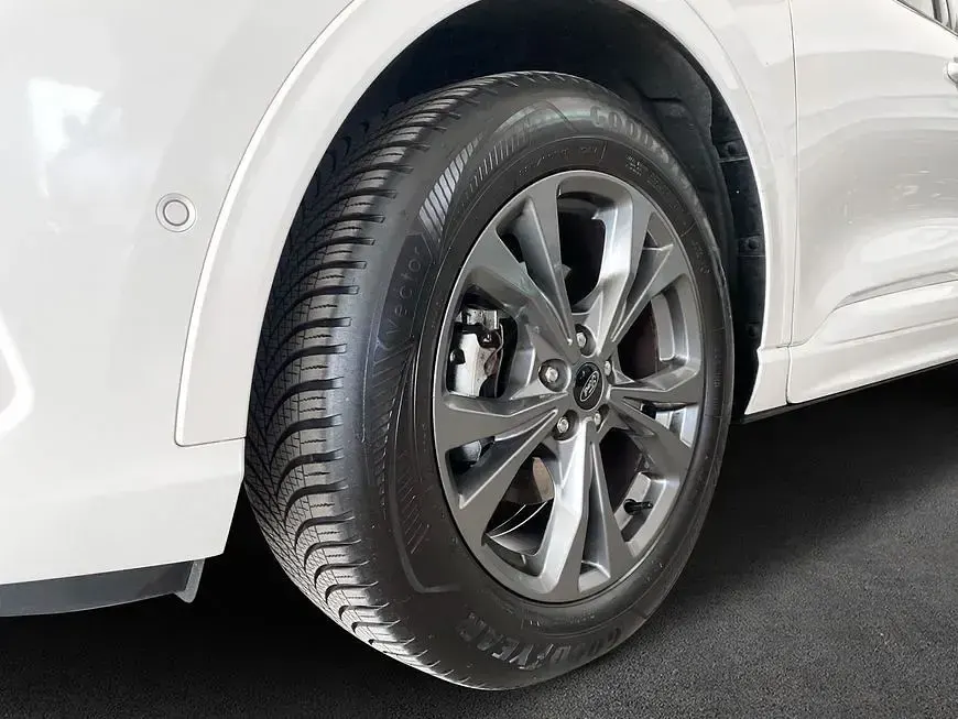 Gebraucht Ford Kuga ST-Line 150 PS (110 kW) 2023 White platinum metallic SUV