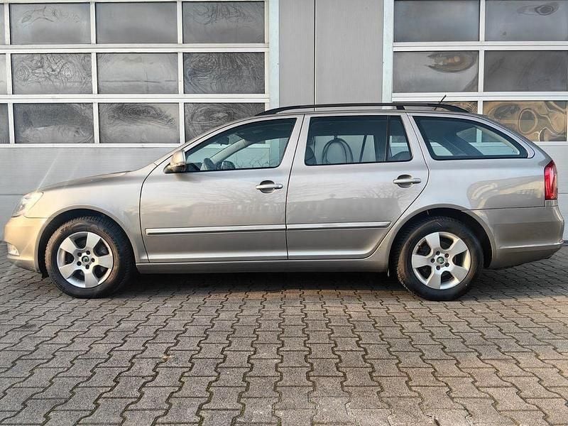 Gebraucht Skoda Octavia Ambiente 160 PS (117 kW) 2011 Braun Kombi