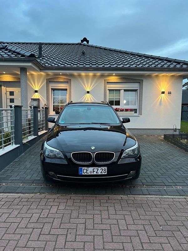 Schwarz Gebraucht 2009 BMW 520 Kombi | 6.700 € (Etwas zu teuer) - Bild 1/4