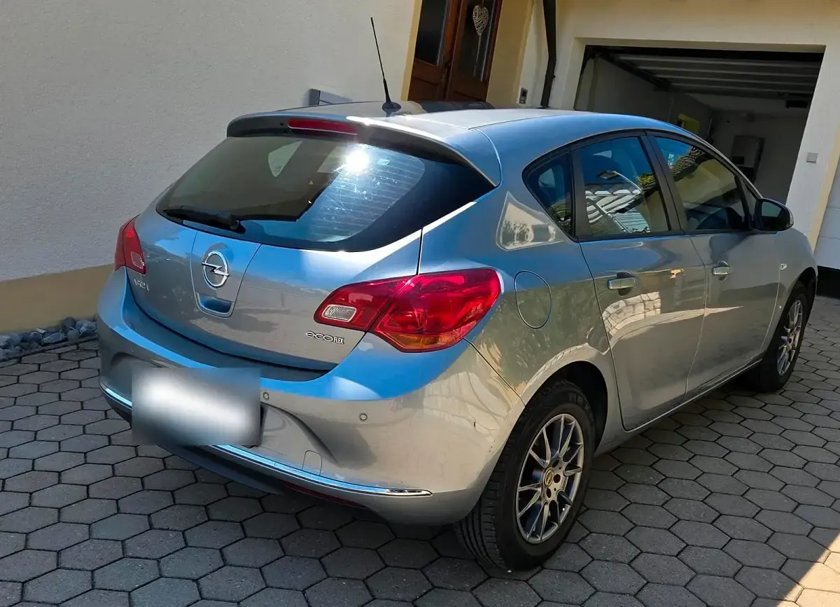 Gebraucht Opel Astra 100 PS (73 kW) 2013 Grau Kleinwagen