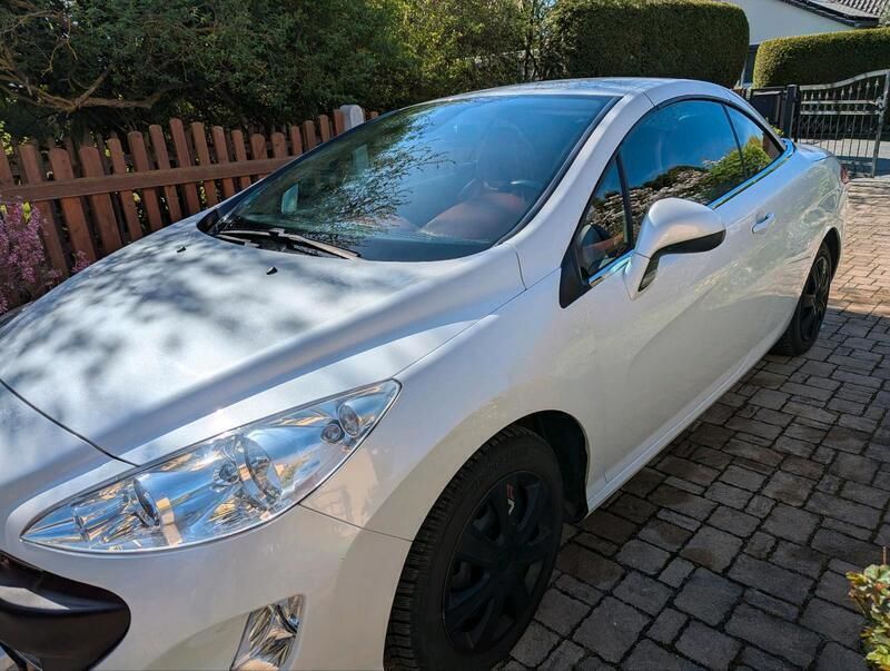 Weiß Gebraucht 2010 Peugeot 308 CC Premium Cabrio | 7.500 € (Etwas zu teuer) - Bild 1/4