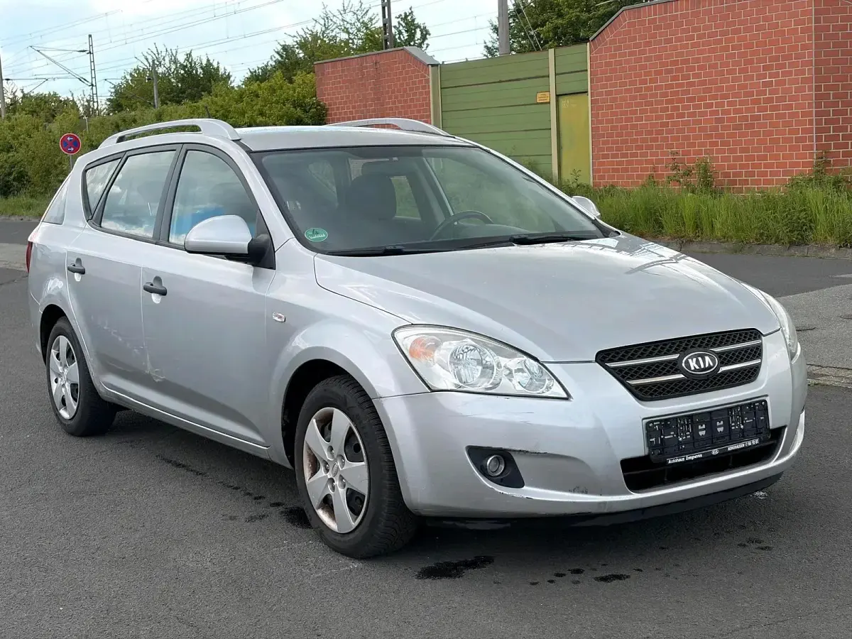 Gebraucht Kia Ceed 109 PS (80 kW) 2009 Silber Kleinwagen