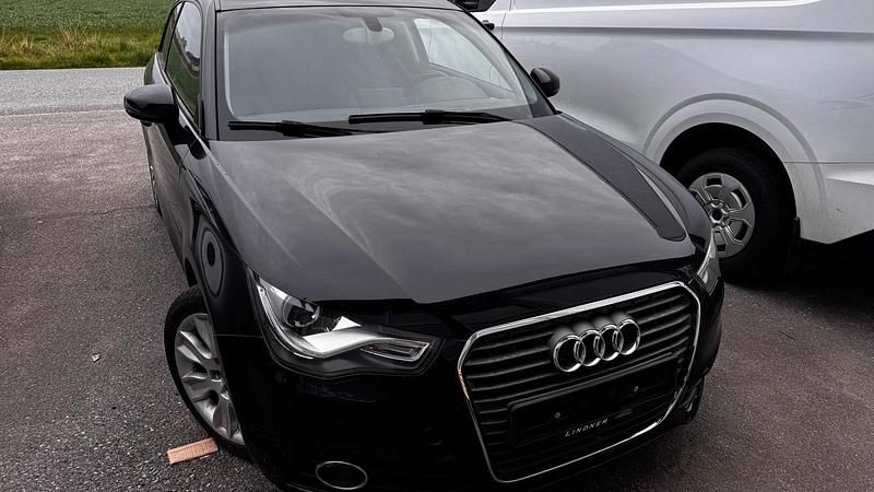 Second-hand Audi A1 86 CP (63 kW) 2011 Negru Hatchback