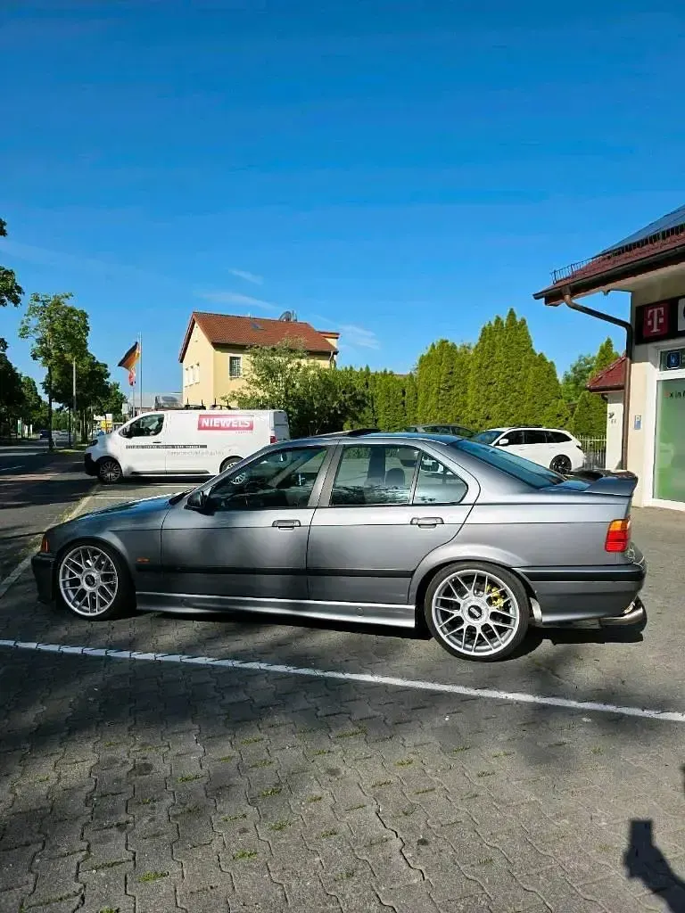 Gebraucht BMW 325 192 PS (141 kW) 1991 Grau Limousine