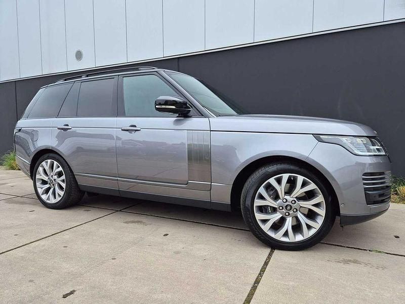 Grau Gebraucht 2021 Land Rover Range Rover Vogue SUV | 59.740 € (Etwas zu teuer) - Bild 1/4