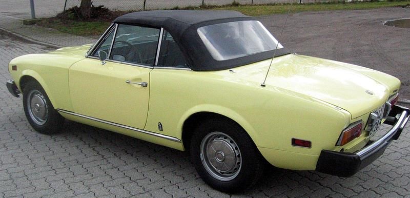Gelb Gebraucht 1977 Fiat 124 Spider Cabrio | 8.500 € - Bild 1/4