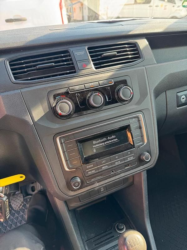 Weiß Gebraucht 2017 VW Caddy Van / Kleinbus | 9.500 € (Guter Preis) - Bild 1/4