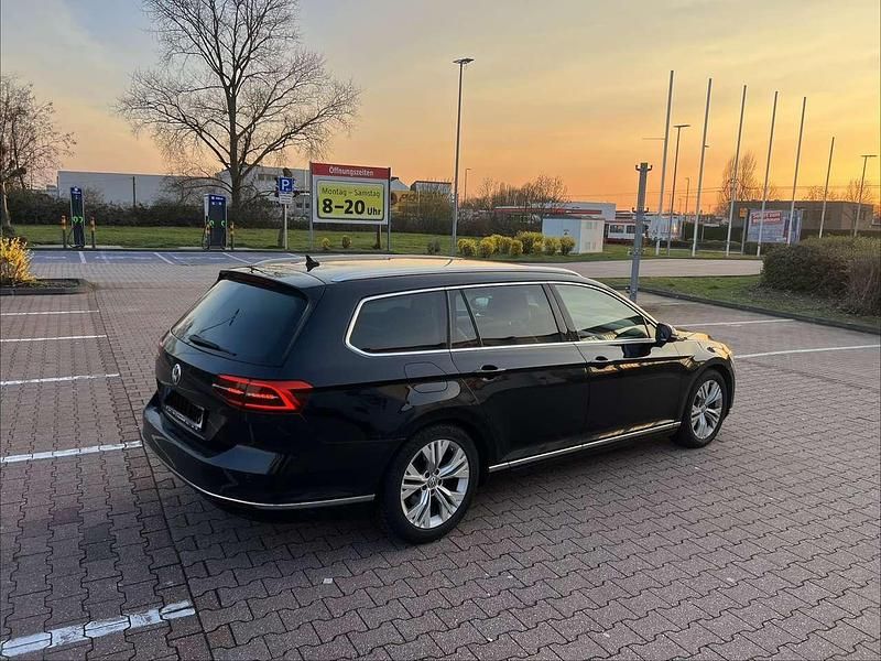 Gebraucht VW Passat Highline 150 PS (110 kW) 2017 Schwarz Kombi