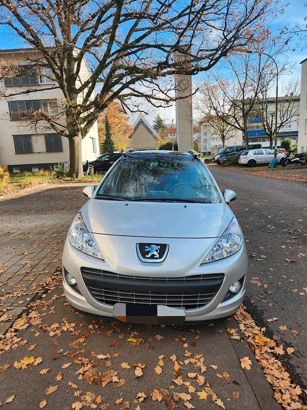 Grau Gebraucht 2012 Peugeot 207 Kombi | 4.900 € - Bild 1/4