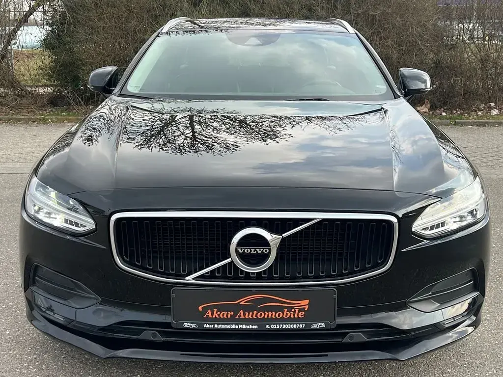 Gebraucht Volvo V90 Momentum 150 PS (110 kW) 2019 Schwarz Kombi