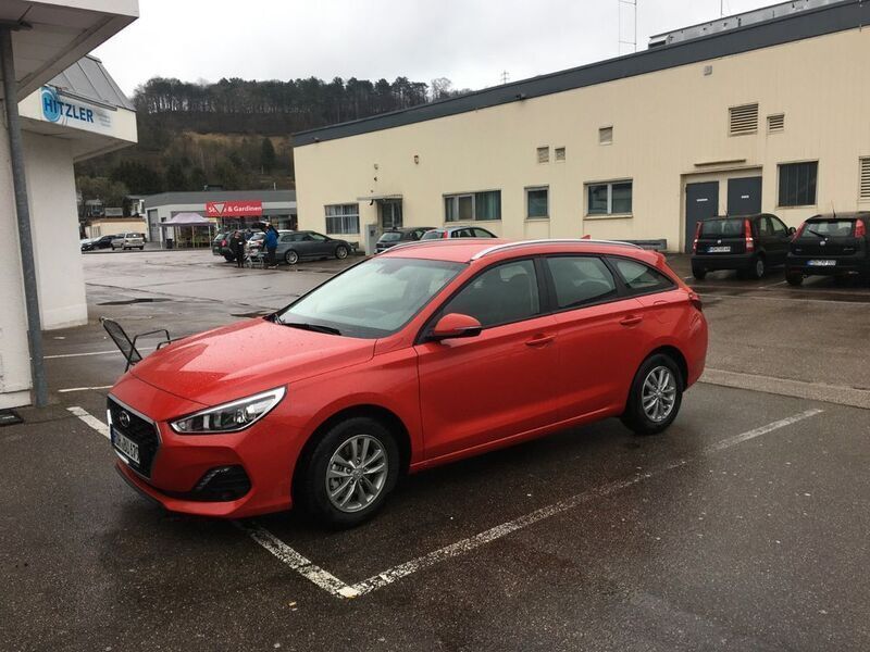 Rot Gebraucht 2020 Hyundai i30 Select Kombi | 16.700 € (Guter Preis) - Bild 1/4