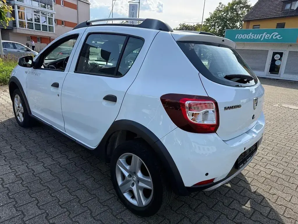 Gebraucht Dacia Sandero Celebration 90 PS (66 kW) 2015 Weiß Limousine