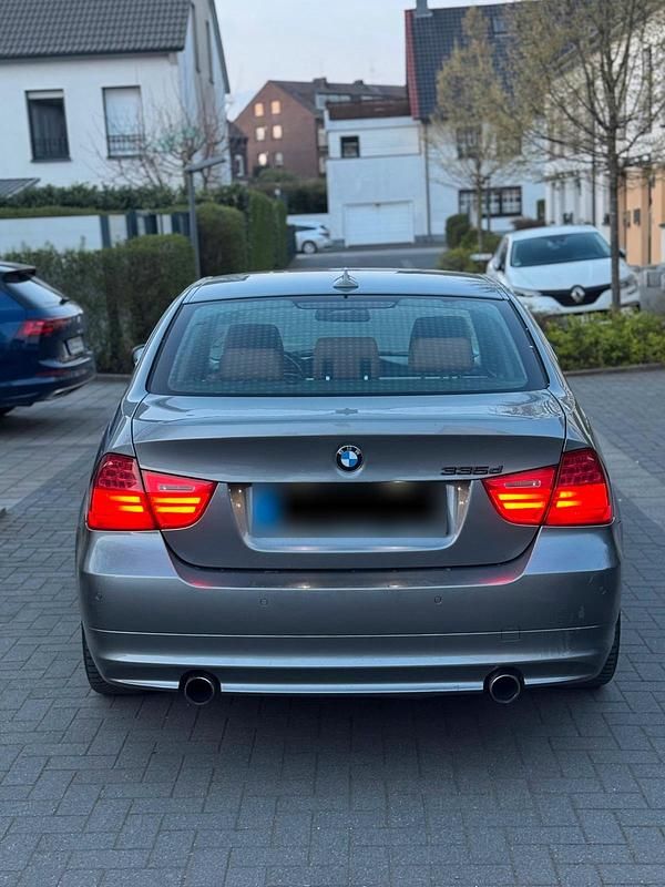 Gebraucht BMW 335 286 PS (210 kW) 2012 Grau Limousine