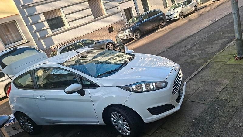 Weiß Gebraucht 2013 Ford Fiesta Kleinwagen | 2.800 € (Superpreis) - Bild 1/4