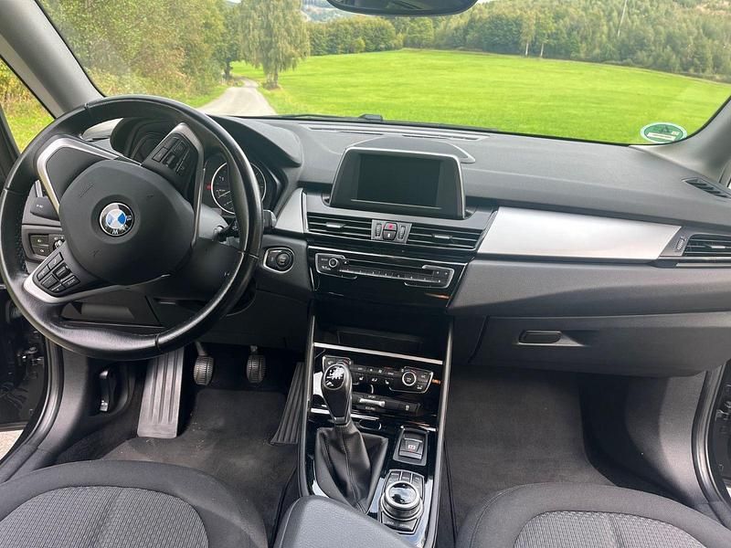 Gebraucht BMW 218 Active Tourer 150 PS (110 kW) 2016 Schwarz Van / Kleinbus