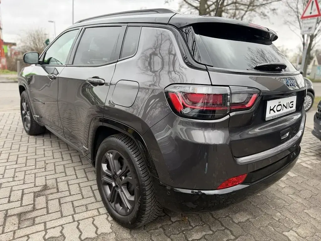 Usado Jeep Compass 180 HP (132 kW) 2022 Cinzento SUV