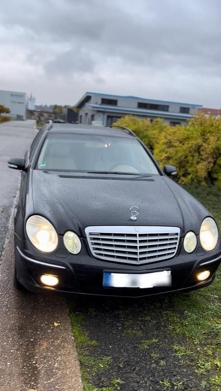 Schwarz Gebraucht 2007 Mercedes E220 Elegance Kombi | 4.500 € (Teuer) - Bild 1/3