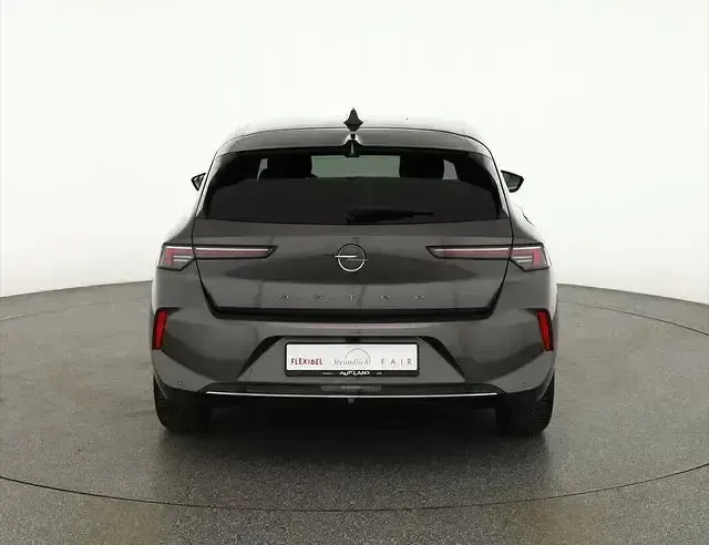 Usado Opel Astra Elegance 110 HP (80 kW) 2023 Cinzento Sedan
