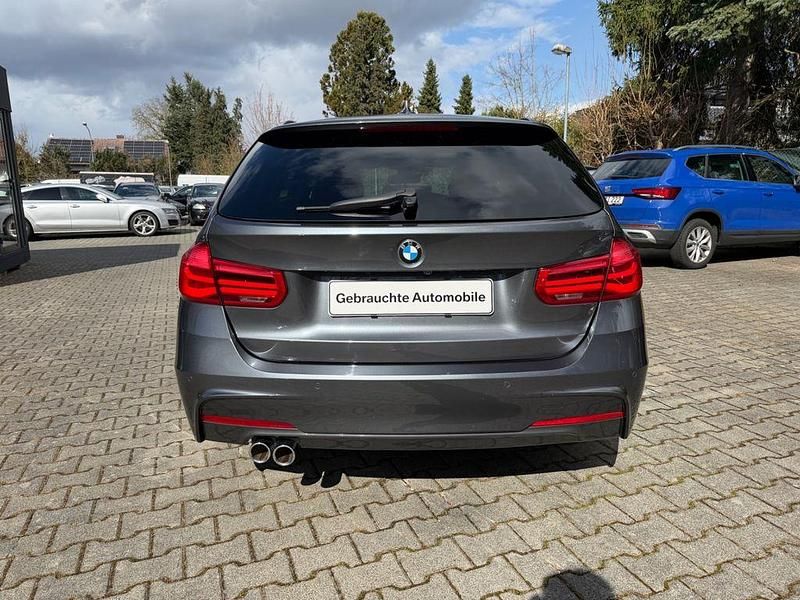 Gebraucht BMW 330 M Sport 258 PS (189 kW) 2018 Grau Kombi