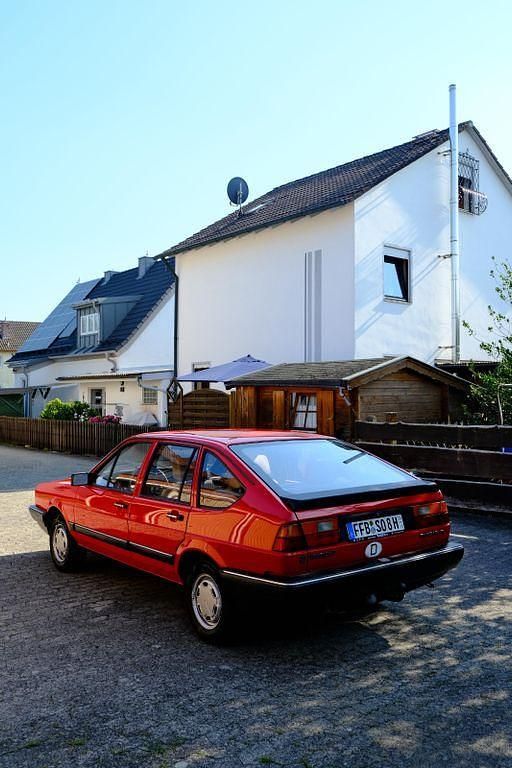 Używany VW Passat 90 KM (66 kW) 1985 Czerwony Hatchback