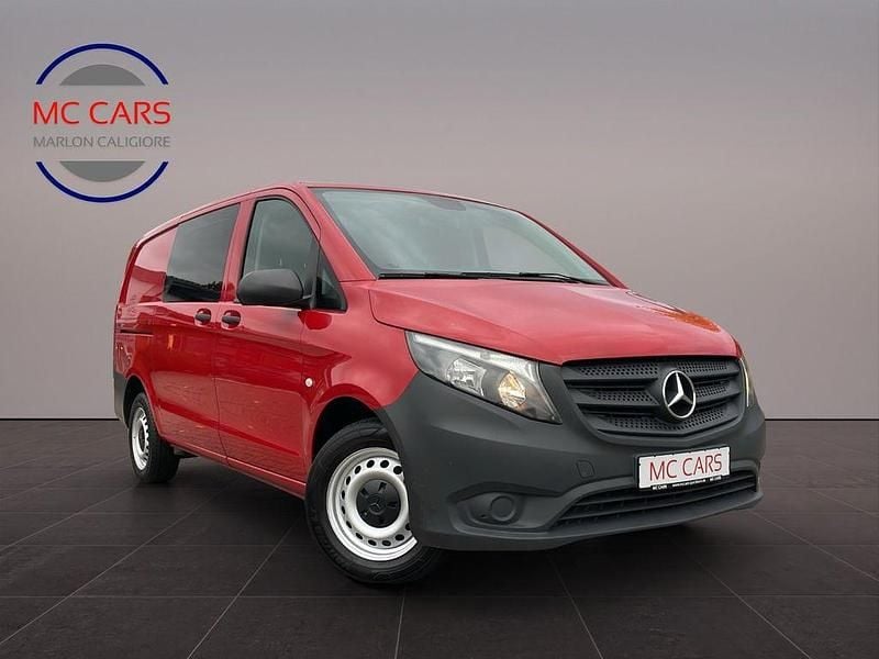 Rot Gebraucht 2017 Mercedes Vito Van / Kleinbus | 15.890 € (Guter Preis) - Bild 1/4