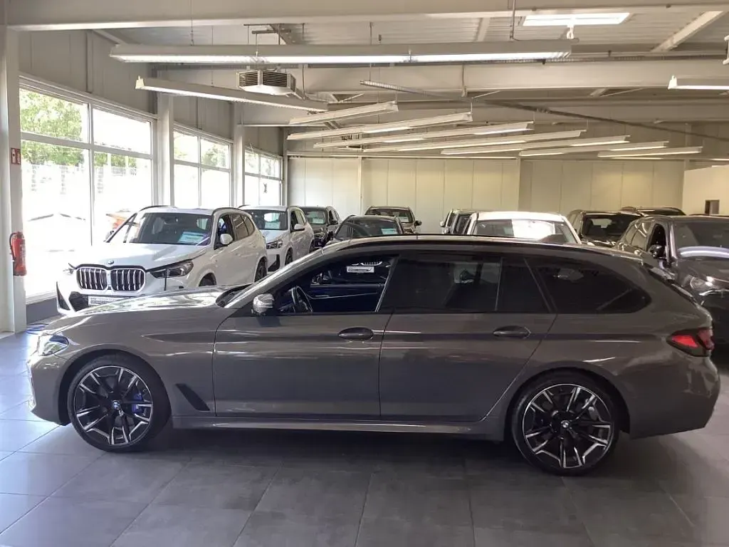 Gebraucht BMW 530 Performance 286 PS (210 kW) 2023 Grau Kombi